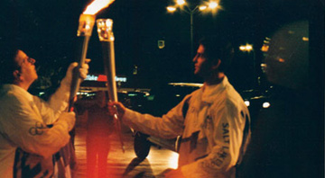 2008年8月，全體橙樹人參與奧運 圣火傳遞活動，身體力行支持奧運。