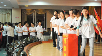 2010年3月，青海玉樹發(fā)生7.1級地震，全體橙樹 人再次第一時間行動起來為災(zāi)區(qū)人民進(jìn)行募捐活動